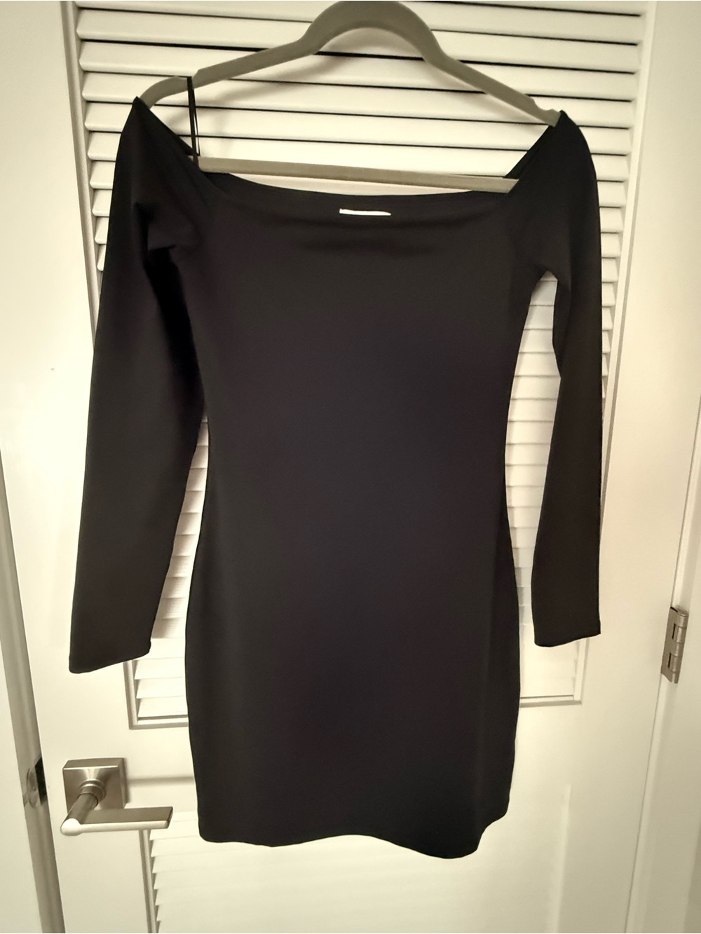 M Aritzia Black Off-Shoulder Long Sleeve Bodycon Dress